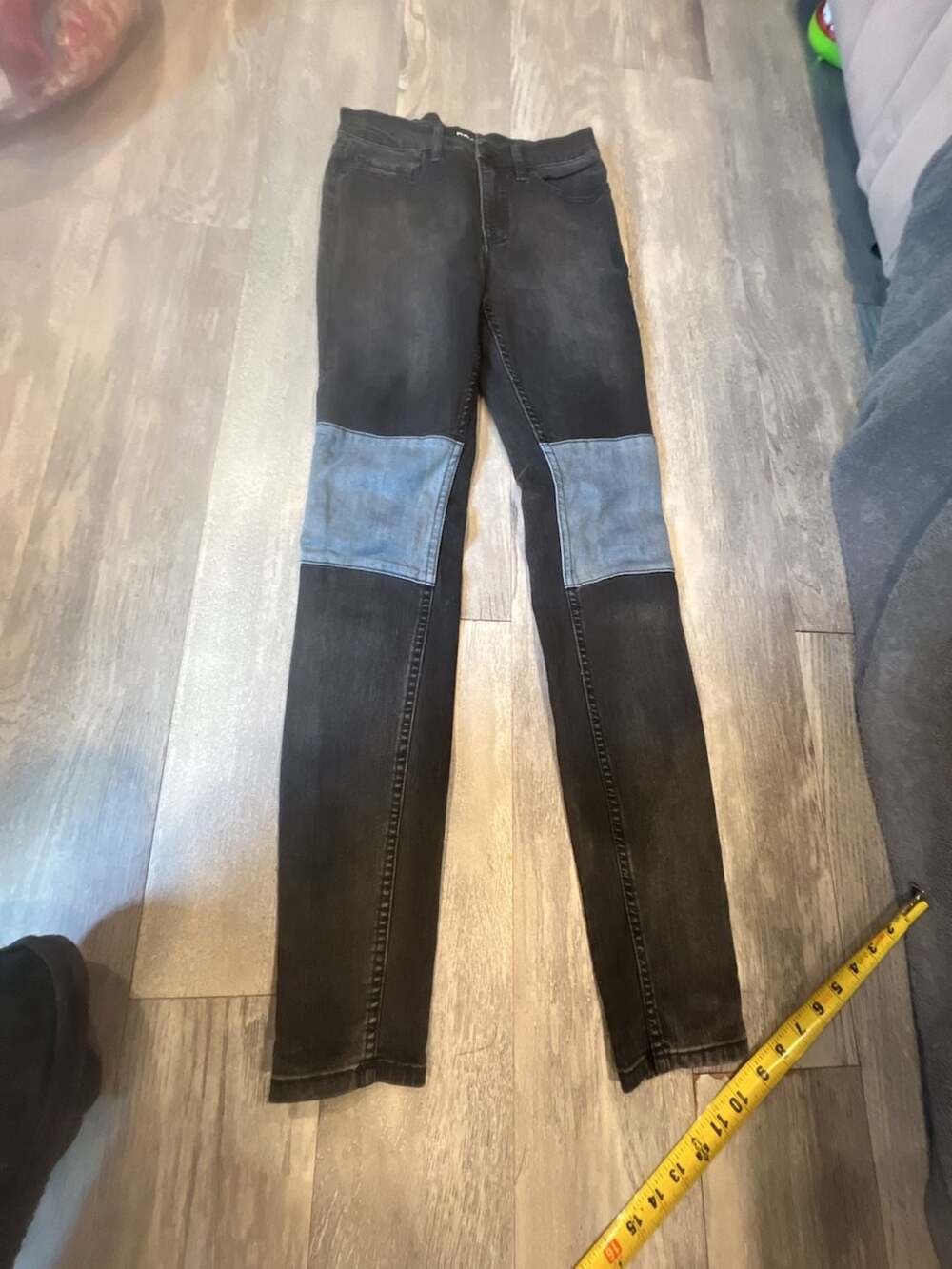 BDG High Rise Twig Patch Knee Jeans 28W 33L Black Denim Two Tone Skinny